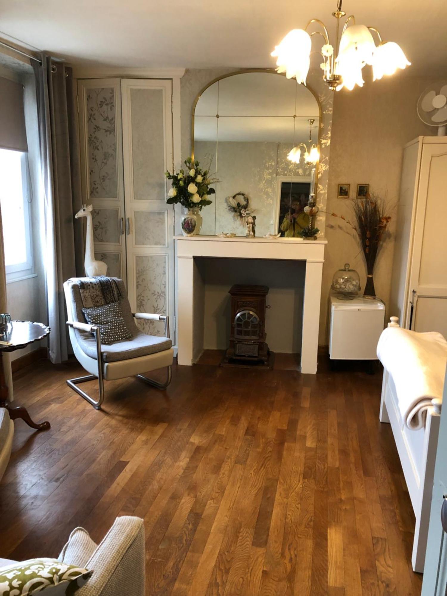 Le Voyageur Bed & Breakfast Saint-Bonnet-Tronçais Eksteriør bilde
